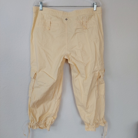 Prana Breathe Yellow Hiking Cargo Capri Pant Size Large - Picture 5 of 13